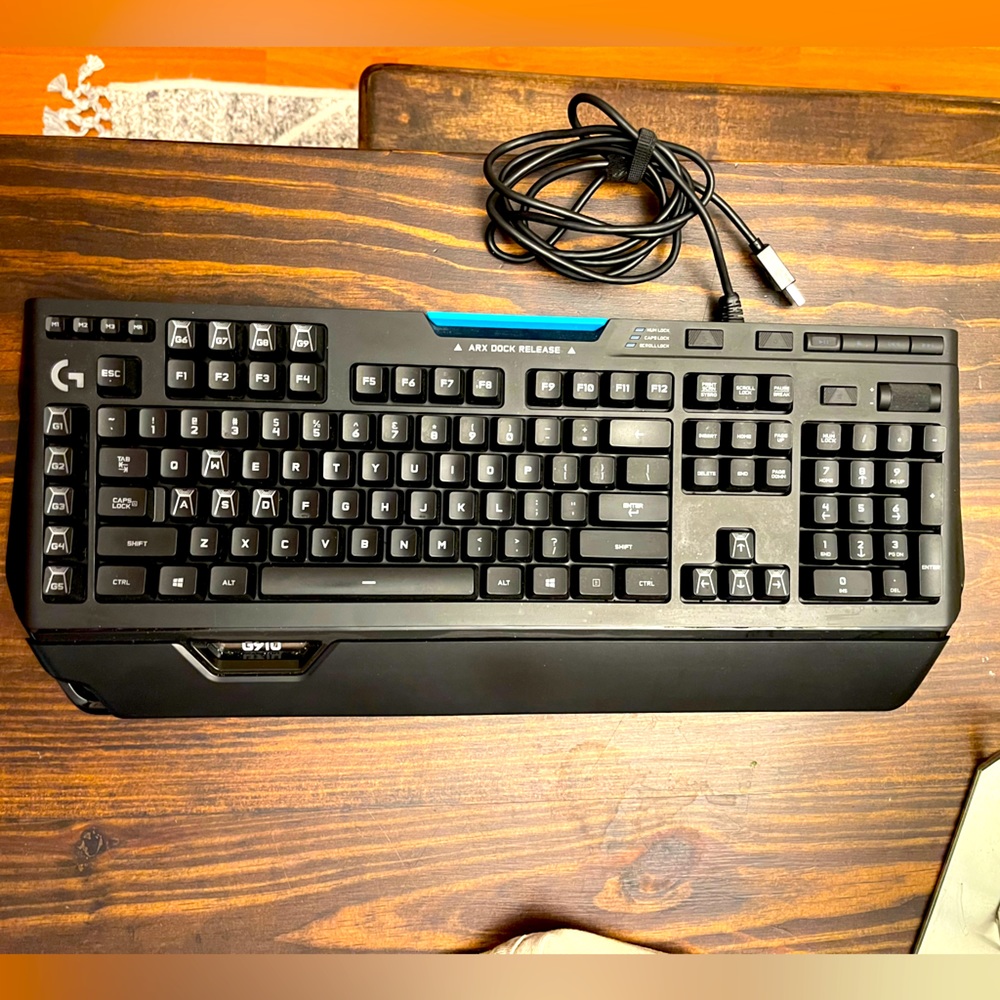 Logitech G910 - RGB Keyboard